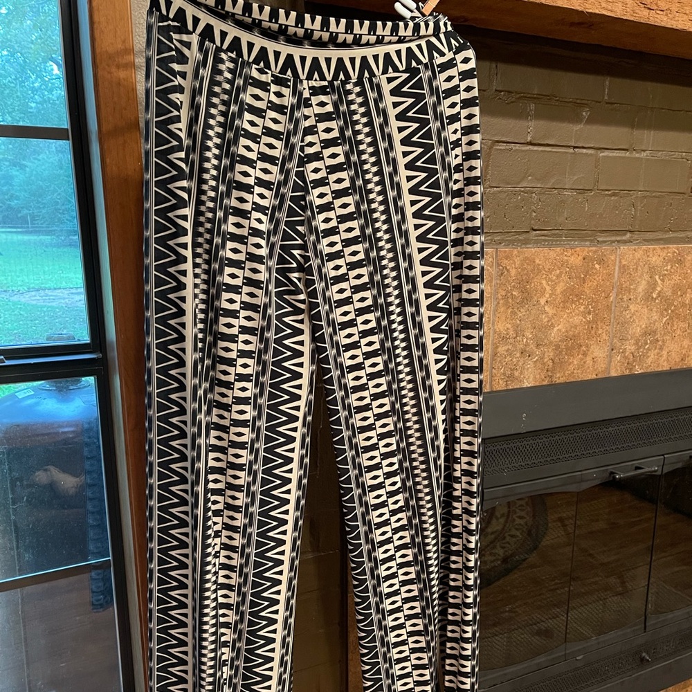 Fold over waist black & beige sort of Aztec pattern palazzo pants, inseam 35